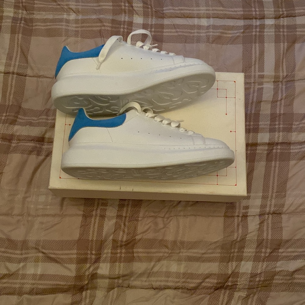 Shoes - Picture 4 of 5